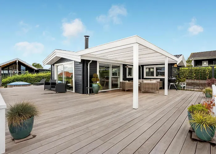 Dom wakacyjny 3 Bedroom In *