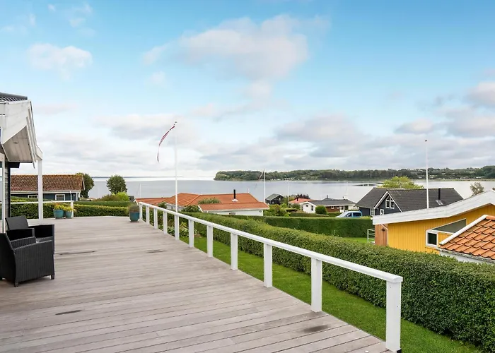 Dom wakacyjny 3 Bedroom In *