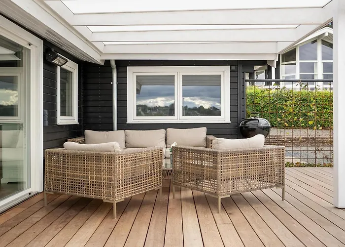 Dom wakacyjny 3 Bedroom In *